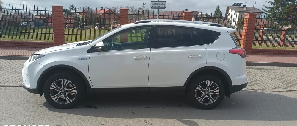 Toyota RAV4 cena 91500 przebieg: 108750, rok produkcji 2018 z Nekla małe 379
